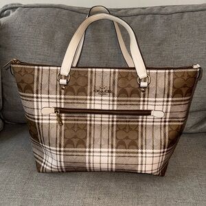 Coach Gallery Tote in Kahki Plaid
